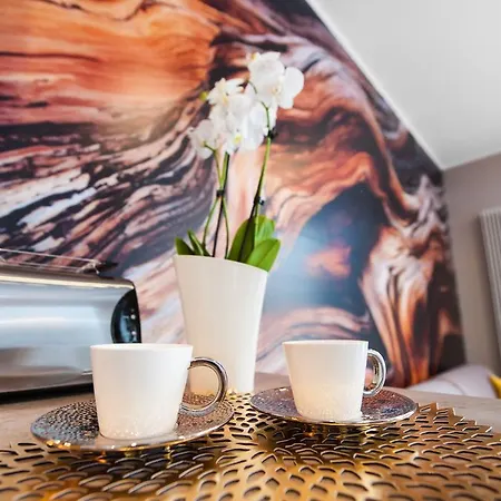 Prestige Wola Kolejowa Varşova