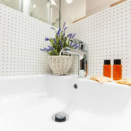 Prestige Wola Kolejowa * Varşova